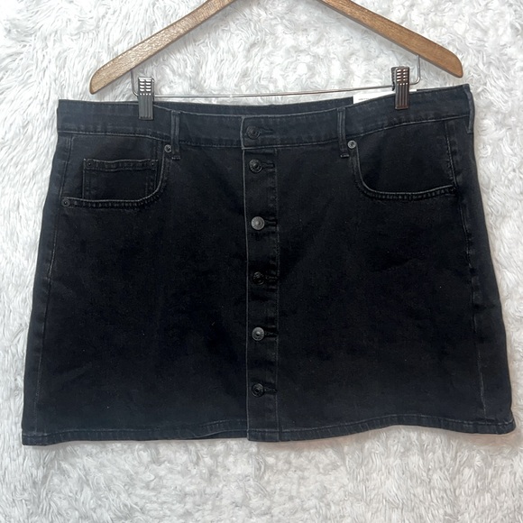 American Eagle Outfitters Dresses & Skirts - American Eagle Black Denim Button Up Skirt Size 18 NWT